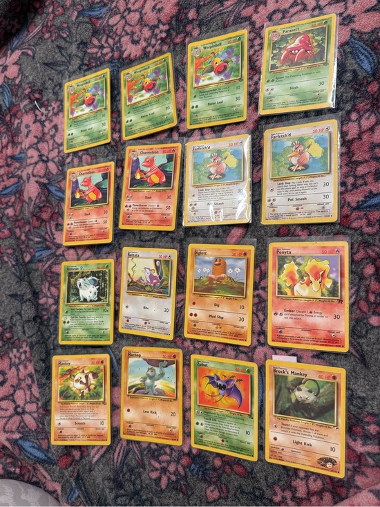Pokémon Other - Vintage Trading Card Lot - Assorted Green, Red, Yellow, Brown Colors